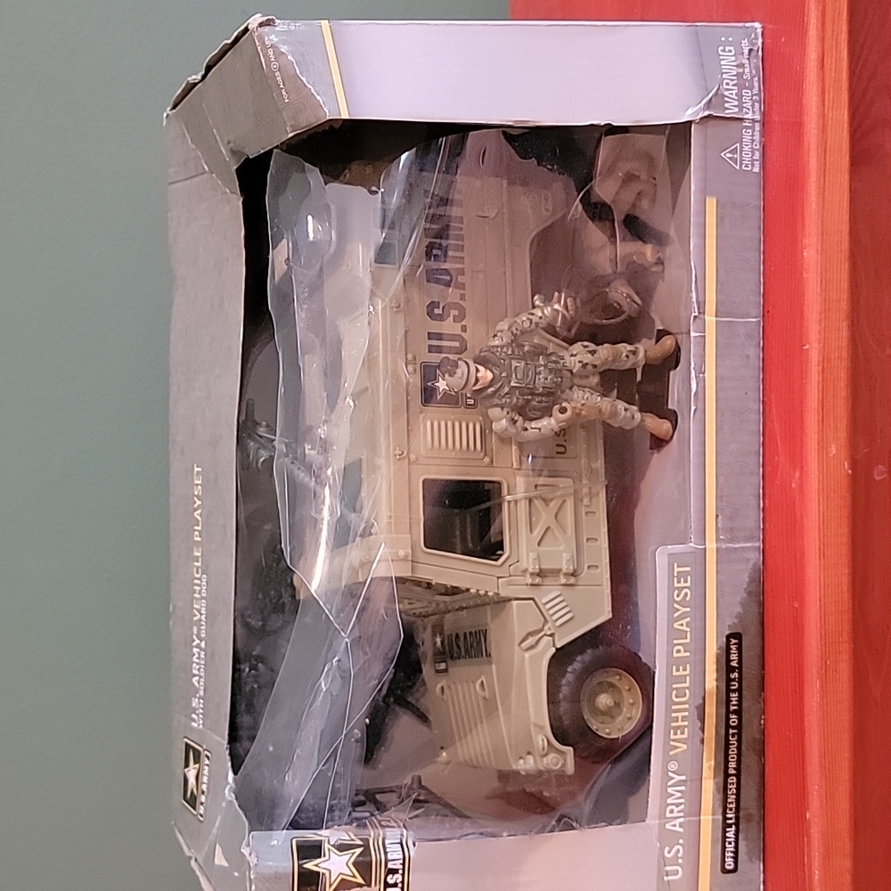 Army vehicle, soldier with k9